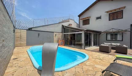 Sobrado com 3 dormitórios à venda, 180 m² por R$ 1.030.000 - Jardim Hípica Pinheiro - Taubaté/SP