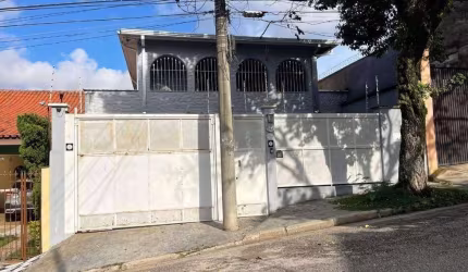 Sobrado com piscina à venda no Bairro Vila Trujillo em, Sorocaba/SP