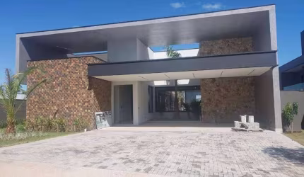 Magnifica Casa à venda no Condomínio Sunlake em, Votorantim/SP