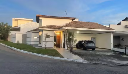 Casa com piscina à venda no Bairro Campolim em, Sorocaba/SP