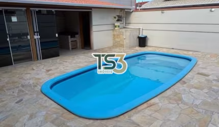 CASA COM PISCINA E ÁREA DE FESTAS EM BALNEÁRIO PEREQUÊ!