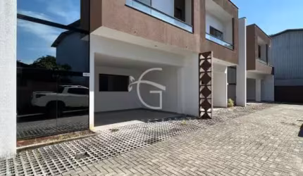 Lindo sobrado geminado em Condomínio Fechado em região arborizada do Bairro São Marcos.