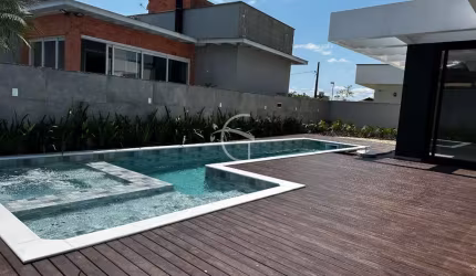 Maravilha de casa em condomínio fechado. Essa casa surpreende pela sua arquitetura e acabamento.