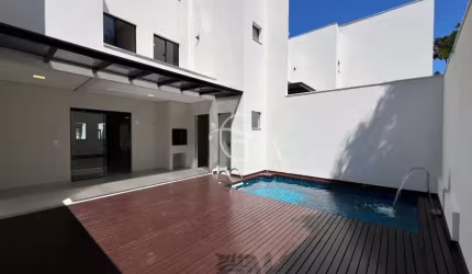 Venha conhecer esta incrível casa residencial à venda no América, em Joinville.