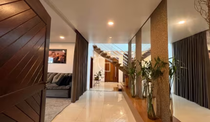 Venha se encantar com esta incrível casa localizada no prestigiado bairro Vila Nova, em Joinville.