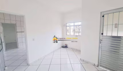 Casa para aluguel - Vila Guilhermina, 01 dormitório, 45m2; Demais dependências: cozinha, banheiro e área de serviço;
