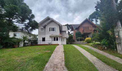 Sobrado no condomínio Quinta da Serra em Canela.