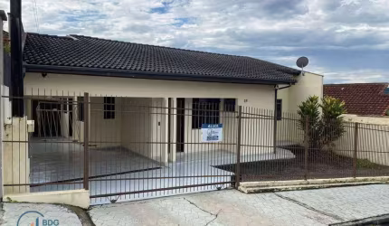 Casa com 3 dormitórios para alugar, 160 m² por R$ 2.500,00/mês - Centro - Irati/PR