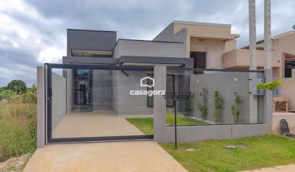 Casa Moderna com Piscina e Pé-Direito Alto no Jardim Brasil  Eucaliptos