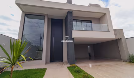 Sobrado de Alto Padrão com 4 Suítes e Piscina - Sustentável e Sofisticado