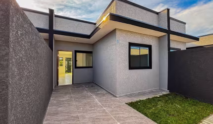Casa à Venda com Terreno Amplo nos Fundos  Campo de Santana, Curitiba  PR