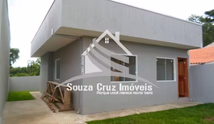 Casa Frente para Rua - 03 Quartos - Amplo Terreno !!