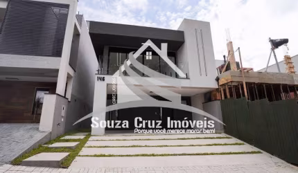 Casa Triplex em Condomínio Clube - Santa Cândida / Curitiba.