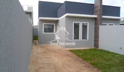 Casa com 03 Quartos (01 Suíte) - Amplo Espaço de Terreno.