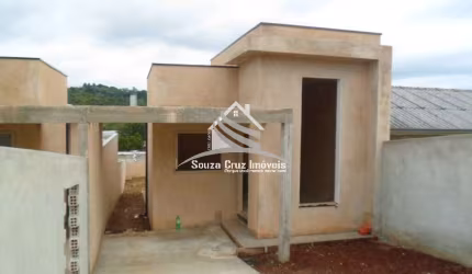 Casa 03 Quartos (01 Suíte) -  Frente para Rua - Amplo Terreno.