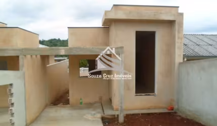 Casa 03 Quartos (01 Suíte) -  Frente para Rua - Amplo Terreno.