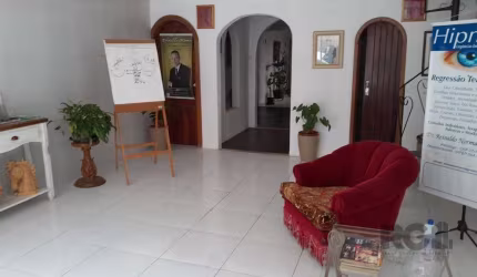 Casa comercial ou residencial com 2 pisos,,próximo Av.Cristovão Colombo