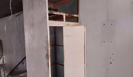 Prédio na Duque de Caxias, desocupado espaço amplo. Preço atrativo.