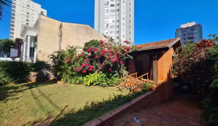 Casa com 4 quartos à Venda e Locação - 335m²