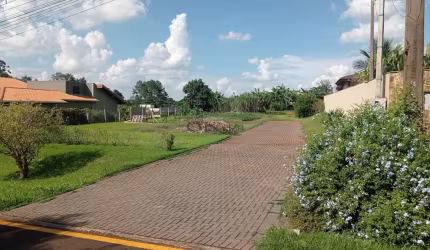 Terreno em Condomínio Fechado á Venda com 1.650m²