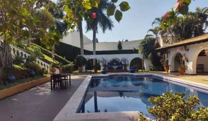 Casa Bela Suiça, às margens do Lago Igapó