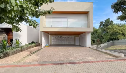 Casa em Condomínio com 4 suítes à Venda - 317 m²