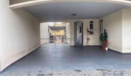 Casa à venda - 5 quartos - 1 suite - 220m²