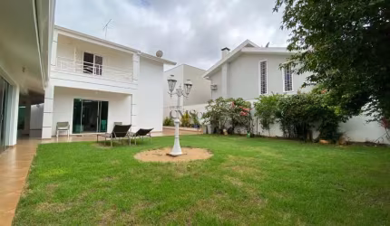 Sobrado com  3 quartos - Bairro Alcântara