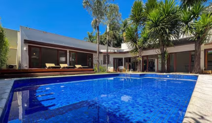 Casa no Jd. Bela Suíça - 521m²