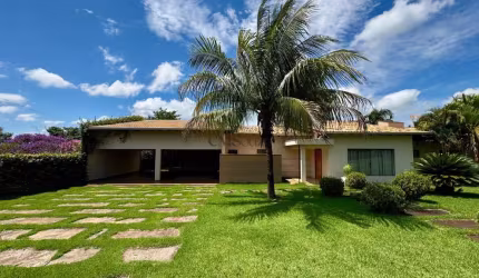 Casa com 3 quartos , 325 m² no Golf Ville
