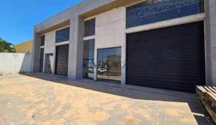 Barracão  Avenida Máximo Peres Garcia - 290 M²