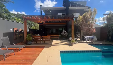 Casa à Venda no Condomínio Royal Forest - 185m²