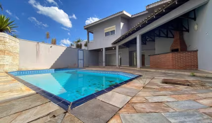 Casa em Condomínio com 4 quartos locação- 480m²