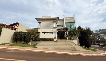Casa em condomínio com 3 quartos 300m² 4 vagas
