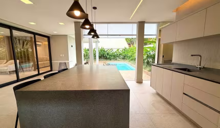Casa em condomínio com 3 quartos 300m² 4 vagas