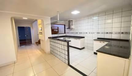 Casa 3 quartos - 2 suíte - 174 m² - Locação