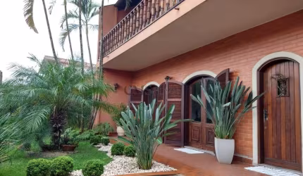 Casa  com 4 suítes à Venda  e locação -  359m²
