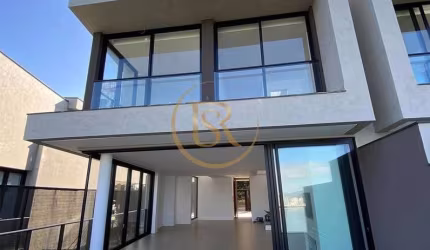 Mansão Suspensa de Luxo no Canto da Praia Itapema.
