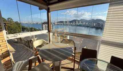 Casa vista mar disponível para locação anual.