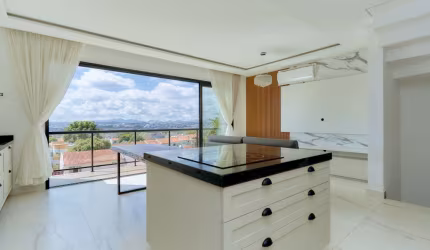 Sobrado com 3 quartos, 2 vagas, Bairro Alto - Curitiba