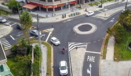 Sala comercial no Bairro Mercês/Vista Alegre com estacionamento - Curitiba