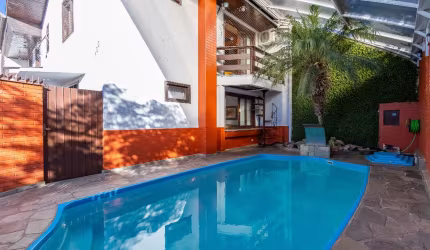 Sobrado Triplex totalmente mobiliado, 3 quartos, 1 suíte, ático, piscina aquecida, 3 vagas, Atuba - Curitiba/PR