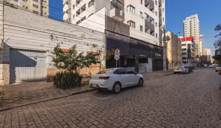 Título: Casa-Terreno à venda, Centro - Curitiba