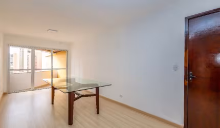 Ap 112m² 3 quartos - na Praça da Ucrania - Batel/Bigorrilho