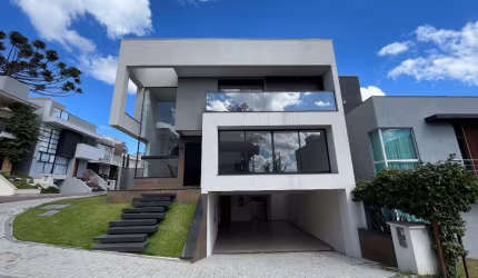 Vende-se Casa de Alto Padrão no Bairro Boa Vista, Curitiba
