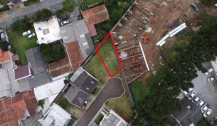 Terreno em condomínio 136m² - Xaxim