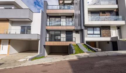 Residência em condomínio no Bairro Alto