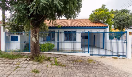 Casa Térrea com dois quartos e uma suite no Gralha Azul- Novo Mundo