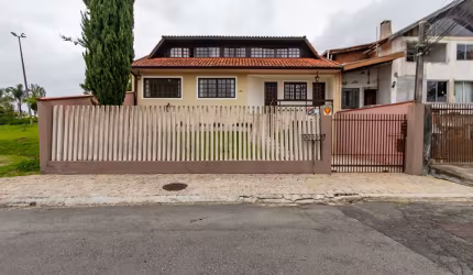Casa no Bacacheri com 231m2, 4 quartos, 1 suíte, 3 vagas - Conjunto Solar