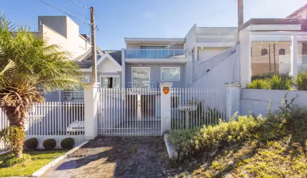 Sobrado Triplex semimobiliado, com 226 m², 3 quartos, 1 suíte, 2 vagas - Tingui - Curitiba/PR